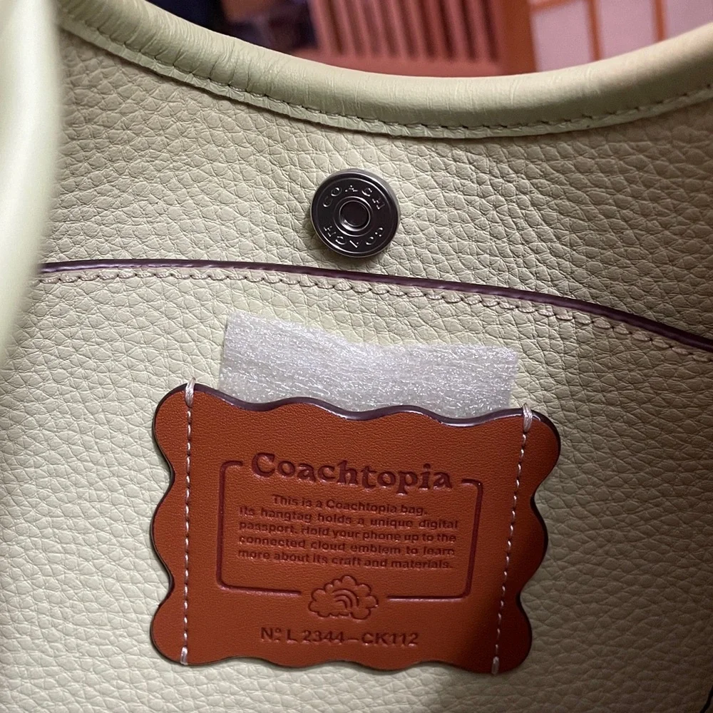 Coachtopia Ergo Lime Green Shoulder Bag NWT - Picture 3 of 17